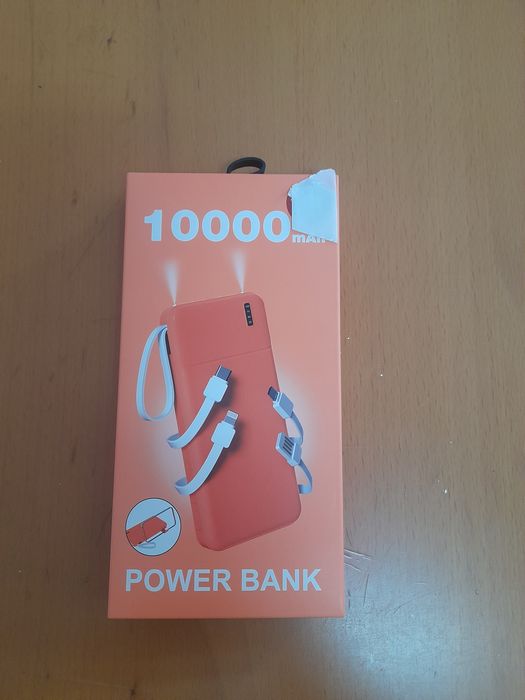Power Bank que dá para carregar 4 telemóveis ao mesmo tempo novo ainda embalado.