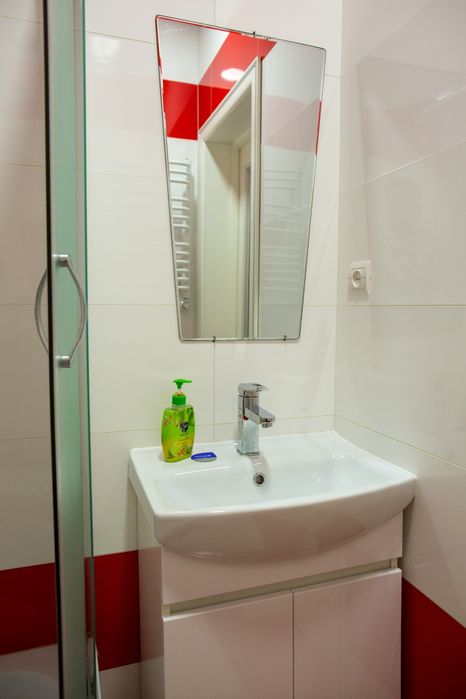 Поруч Т Ц Форум, вільна, 800 грн