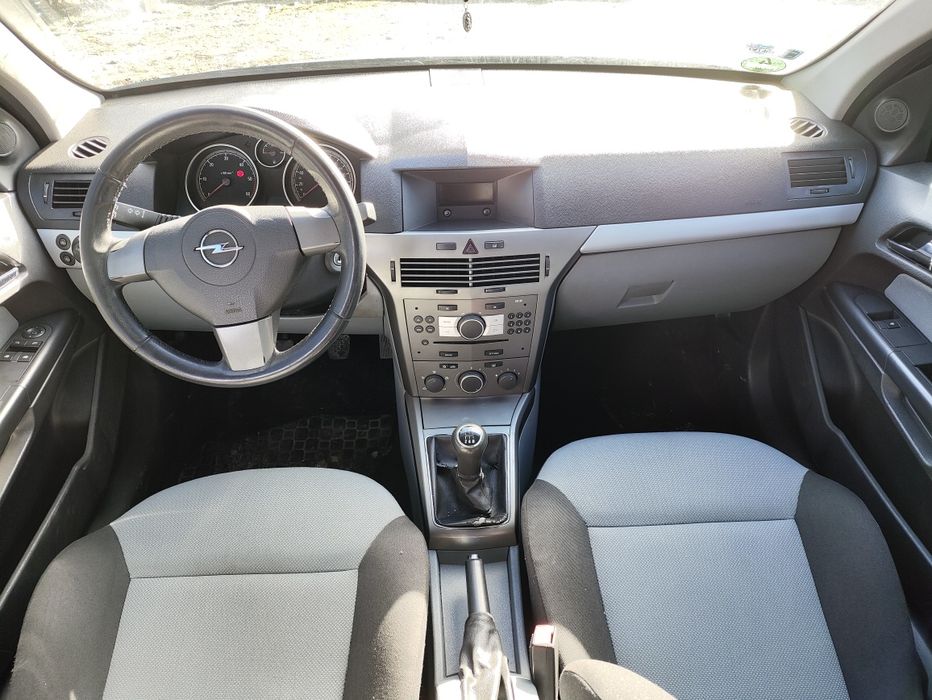 Opel Astra H 2004-2011 деталі салону