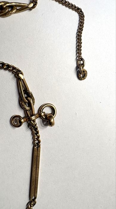 Antigas correntes de relógios de bolso em metal dourado