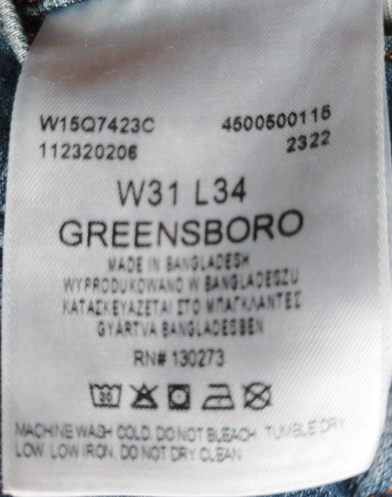 Nowe spodnie jeansowe Wrangler. Rozmiar: 31.