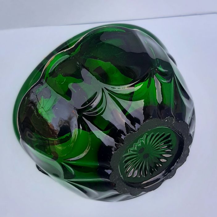 Вазочка корзинка,зеленое стекло,позолота.Bohemia.