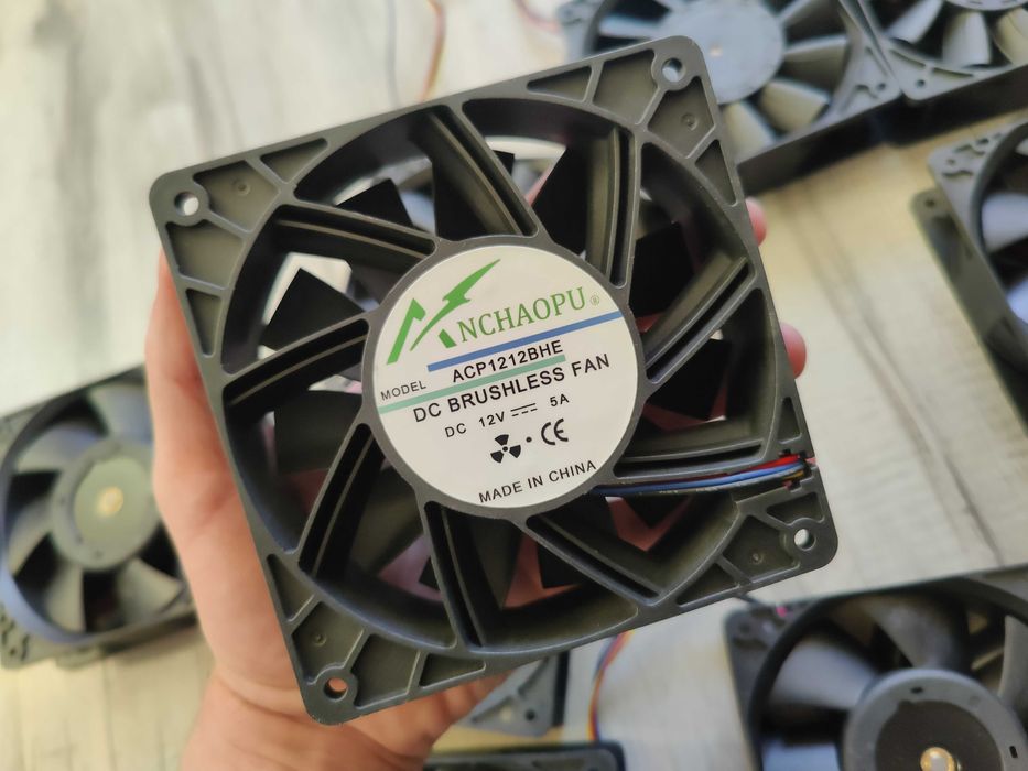 Вентилятори серверні Delta PFC1212DE (12V, 4.8A 12cm) 4 pin RPM 5500об