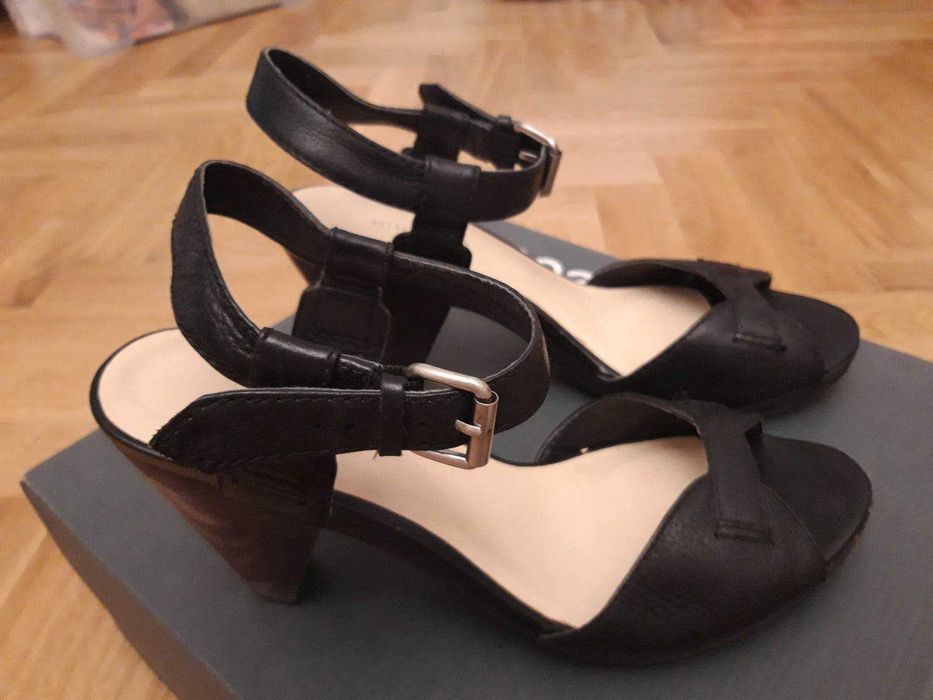 Sprzedam buty na obcasie "drewniaki" Nine West r. 39