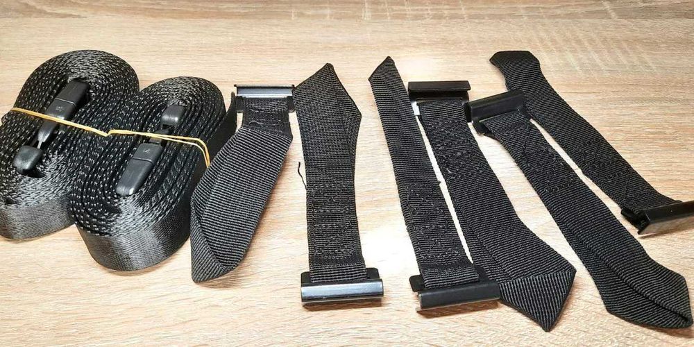 Гачки та нейлонові регульовані ремні для кріплення багажу на даху авто