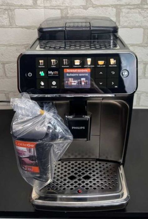 Кавомашина автоматична Philips Series 5400 EP5441/50 молочник LatteGo