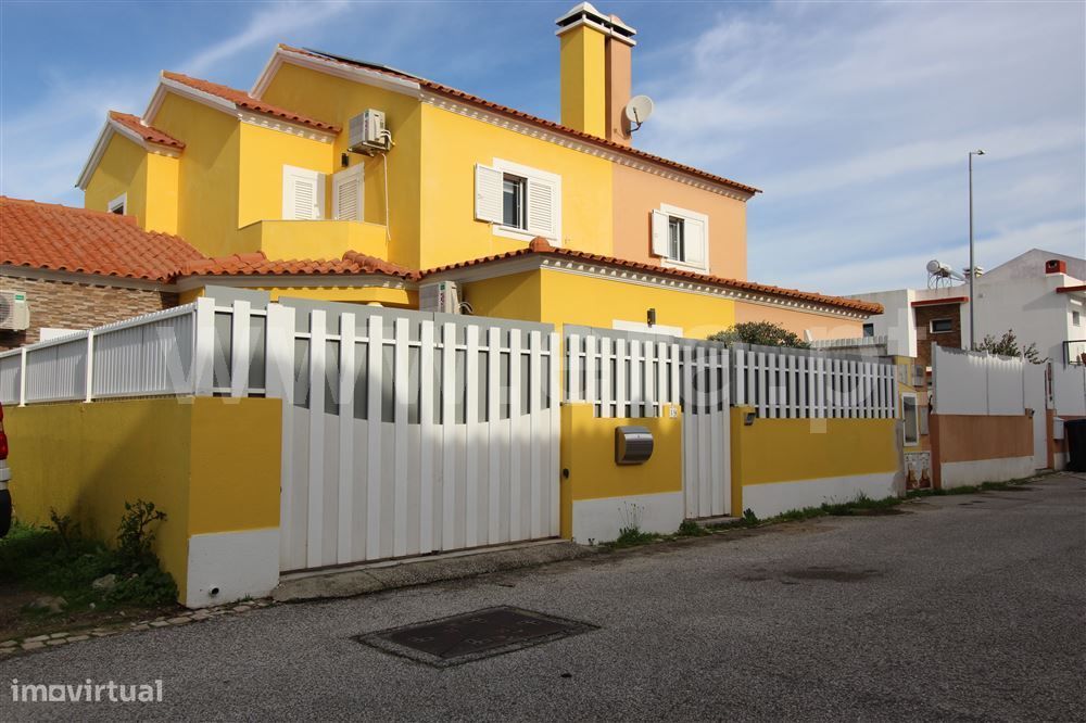 Moradia em Banda V2+1, Venda