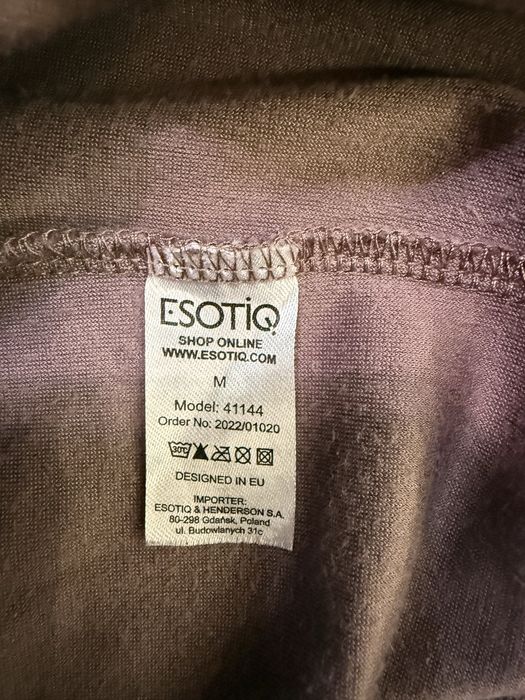 Krótki, brązowy szlafrok