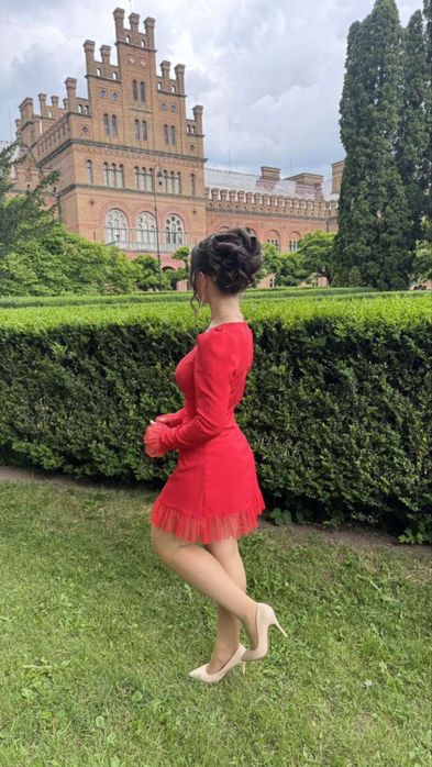 Вечірня червона сукня