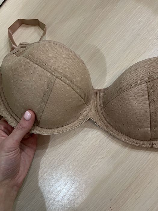 Бюст для годування з чашками