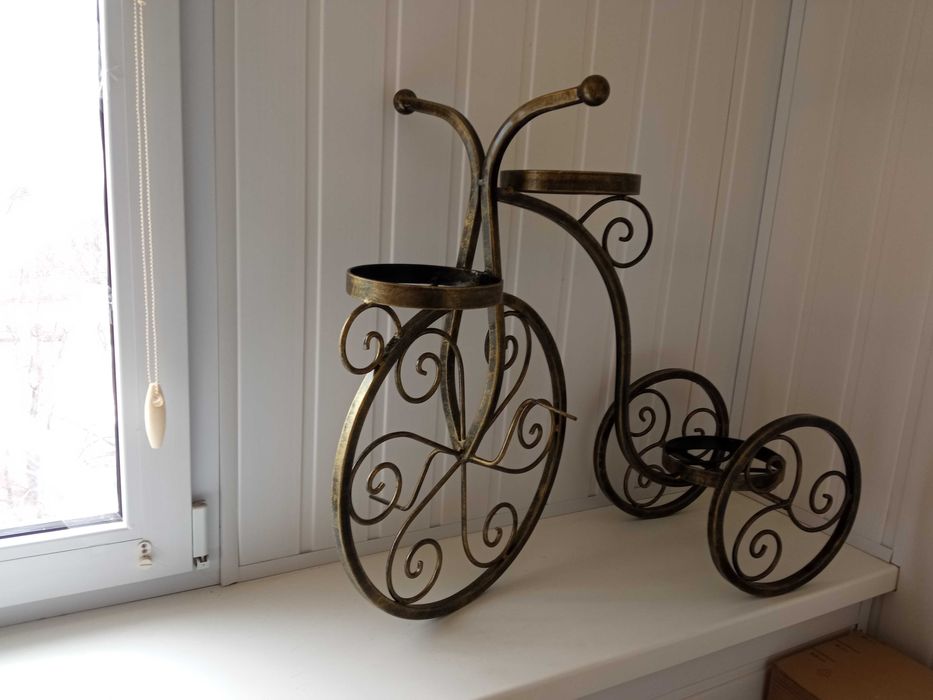 Підставка для квітів.ровер.велосіпед.на підвіконня.квітник.