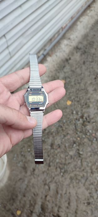 Годинник Montana