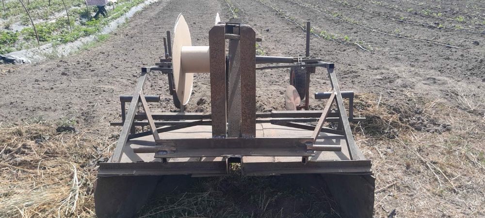 Грядкоутворювач плівкоукладка