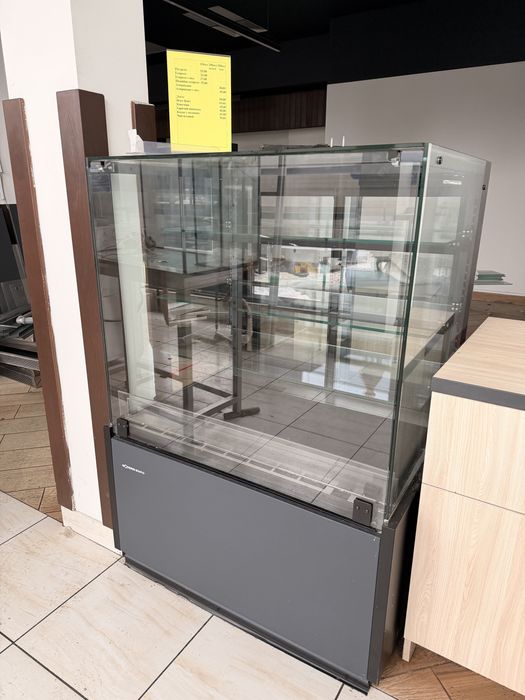Продам кондитерську вітрину Quadros Slim Confi