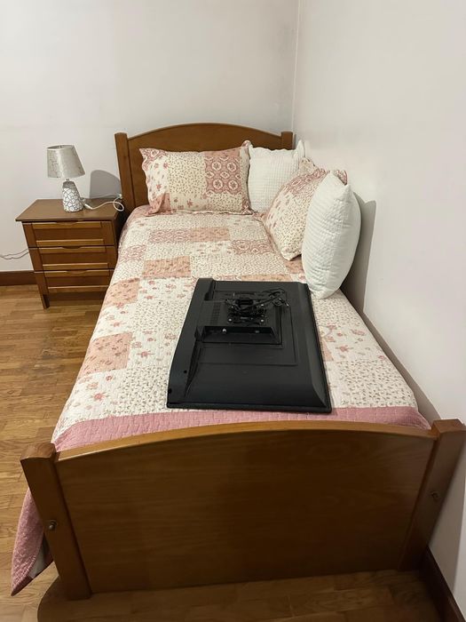 Cama solteiro bom estado