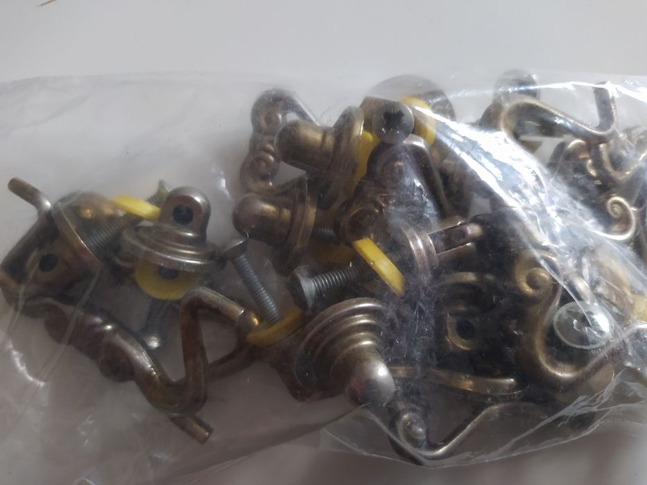 Stare okucia do mebli