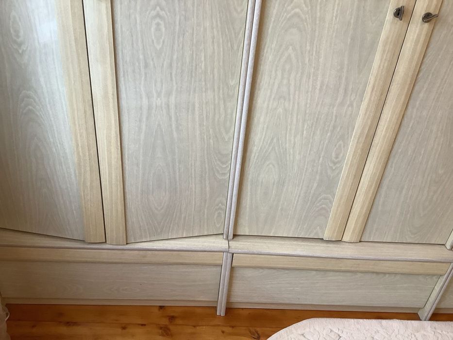 Мебельний гарнітур в спальню.