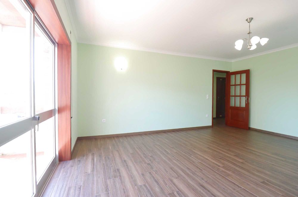 T3 - Edifício Suíça - Recuperado, boas áreas, zona central