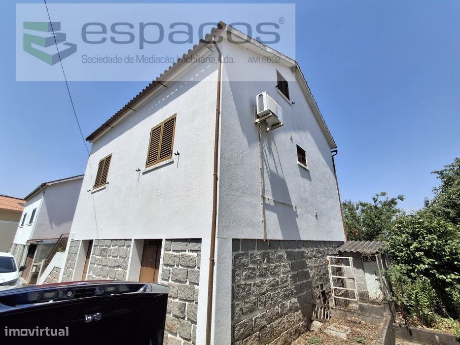 Moradia em Lavacolhos