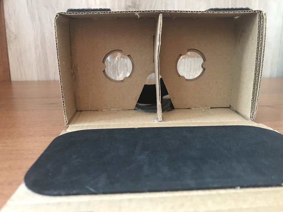 У наявності Окуляри VR