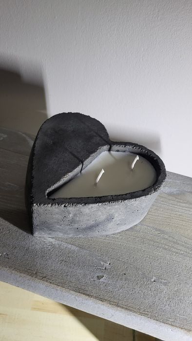 Świece sojowe w betonie