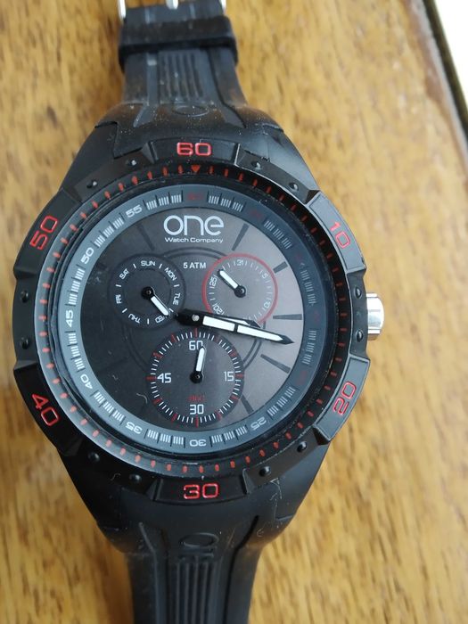 Relogio one como novo, usado 3 vezes