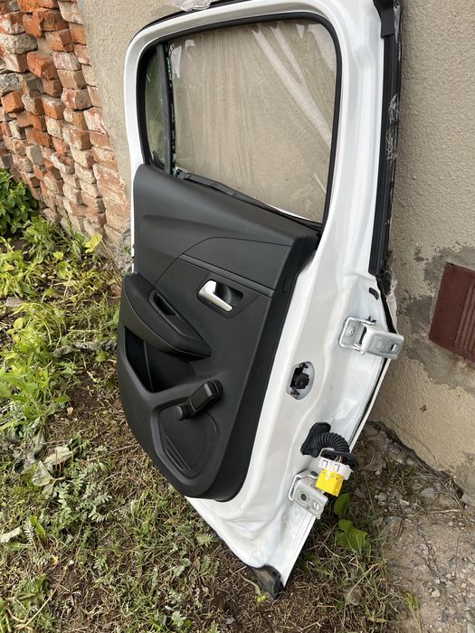 Peugeot 208e 208 2 2019-2024р дверка двері  peugeot 208 карта дверей