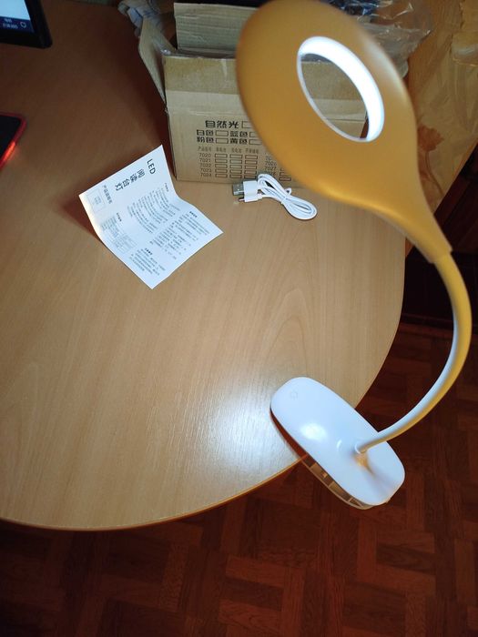 Cветодиодная лампа с аккумулятором и зажимом