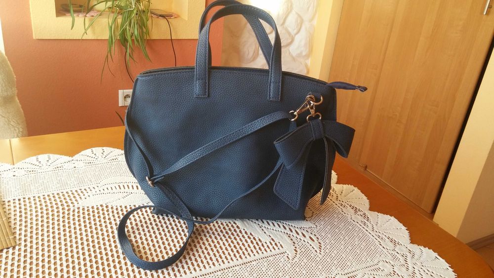 Śliczna granatowa torebka do ręki i na ramię !!