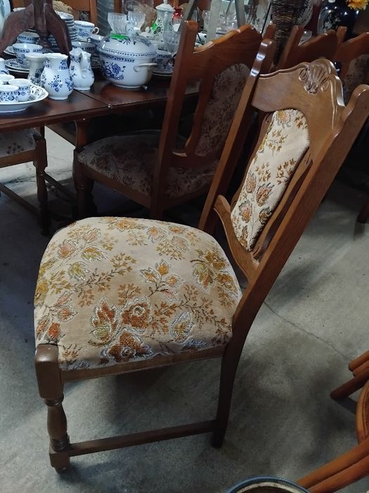 Sprzedam krzesla dębowe 8 sztuk