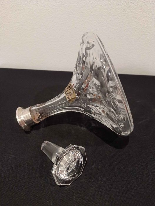 Garrafa ÚNICA de cristal maciço (HAND CUT) JOLUX c/ Gargalo em prata maciça contrastada Cabeça de Águia 835