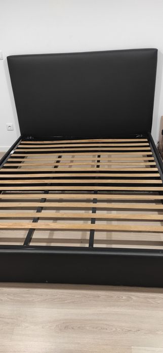 Cama casal estofada.