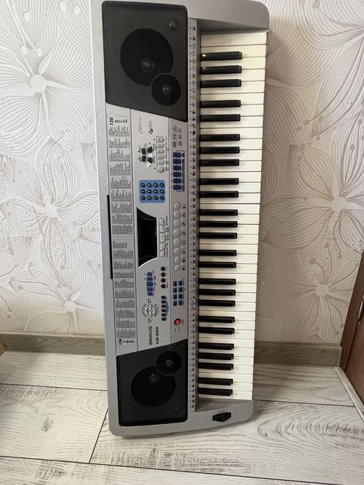 синтезатор Bravis KB-920