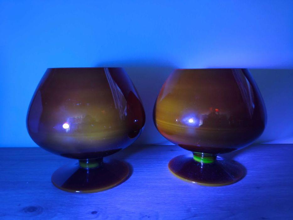 Mega duże kieliszki rubinowe koniakówki Horbowy świecą w UV