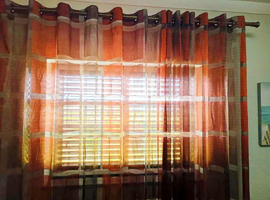 Kit 2 Cortinados com Ilhós + Varão 2,20m Bronze – Laranja/Castanho