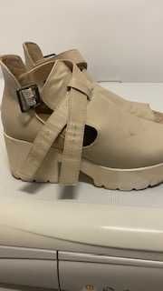 Sandalia Bege plataforma