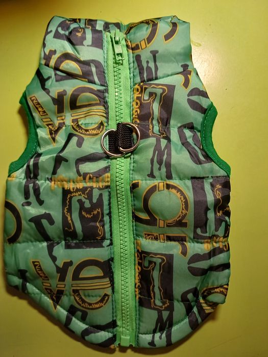 Продам жилетку на маленьку собачку