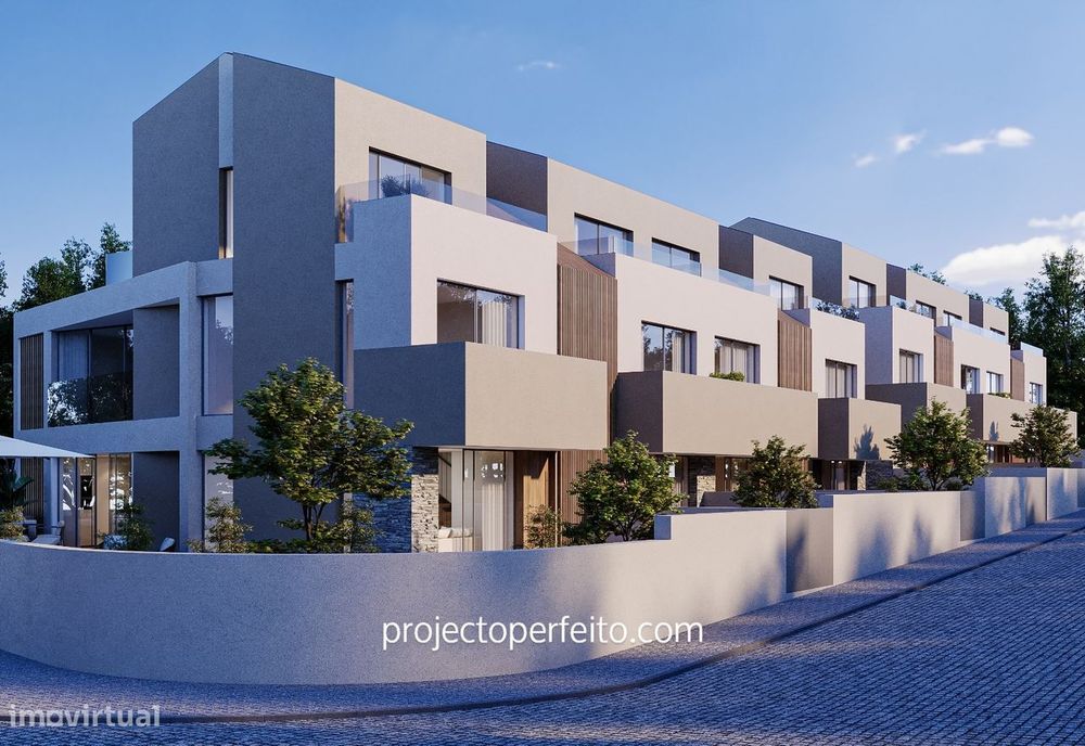 Moradia T3 de 3 frentes com elevador e garagem fechada