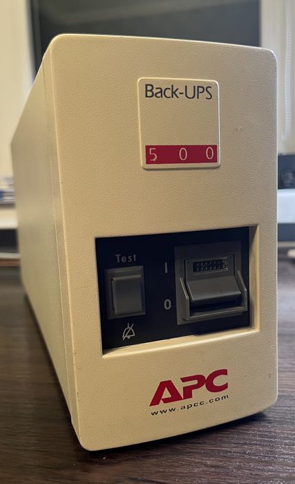 ИБП (Источник бесперебойного питания) APC Back-UPS 500 300Вт
