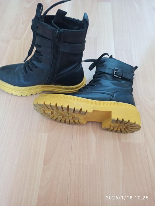 Buty zimowe czarnego coloru