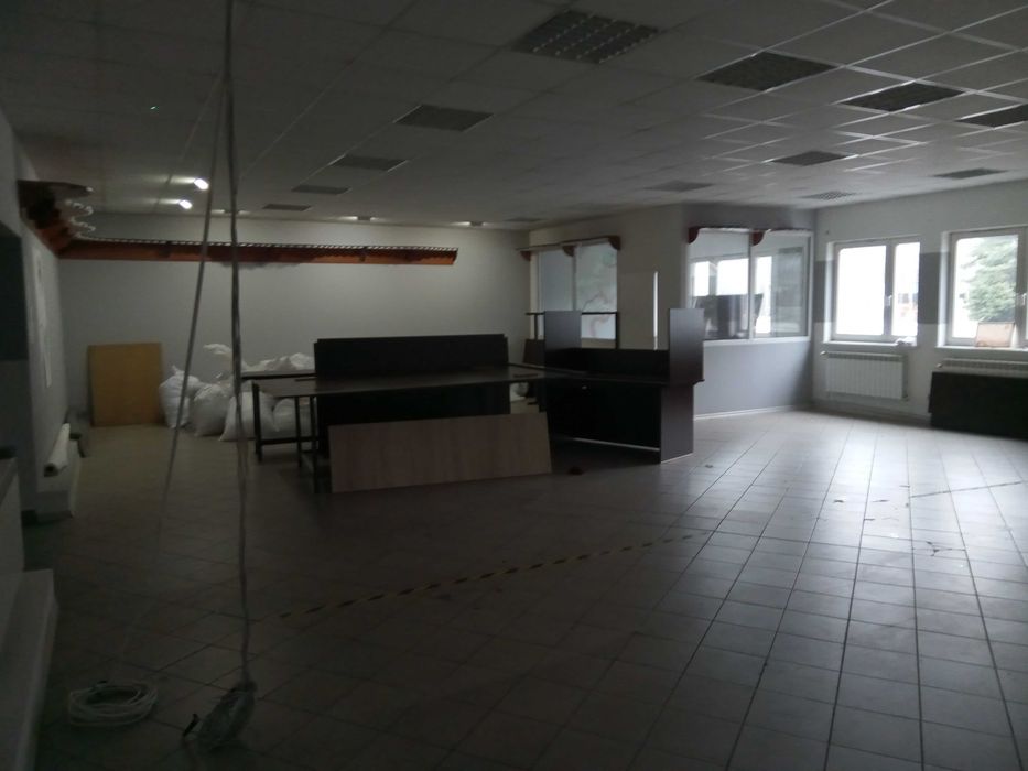 Sprzedaż budynku magazynowego z biurem i garażami