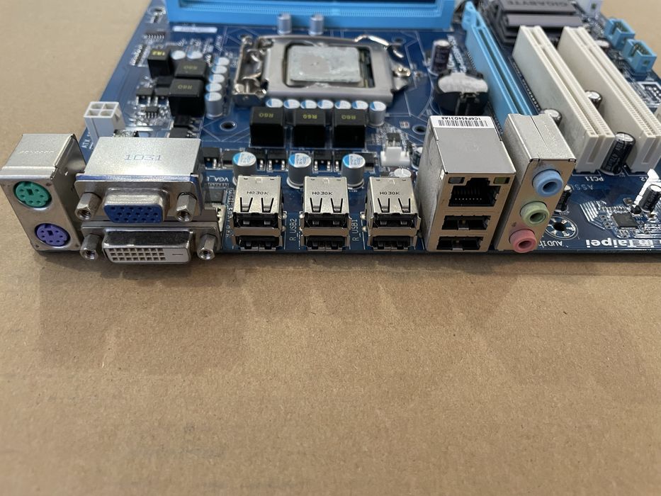 Gigabyte GA-H55M-S2V + Intel i3-550 + кулер + 2Gb DDR3