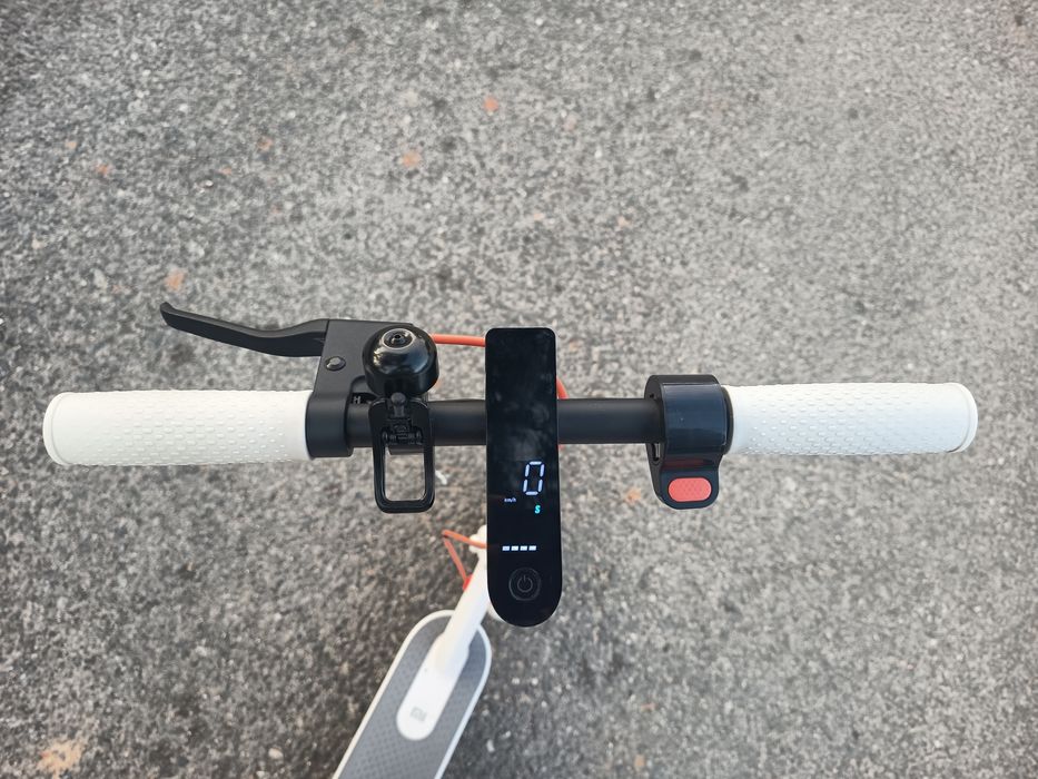 Xiaomi Mi Electric Scooter (Branca) - Excelente Estado + Acessórios
