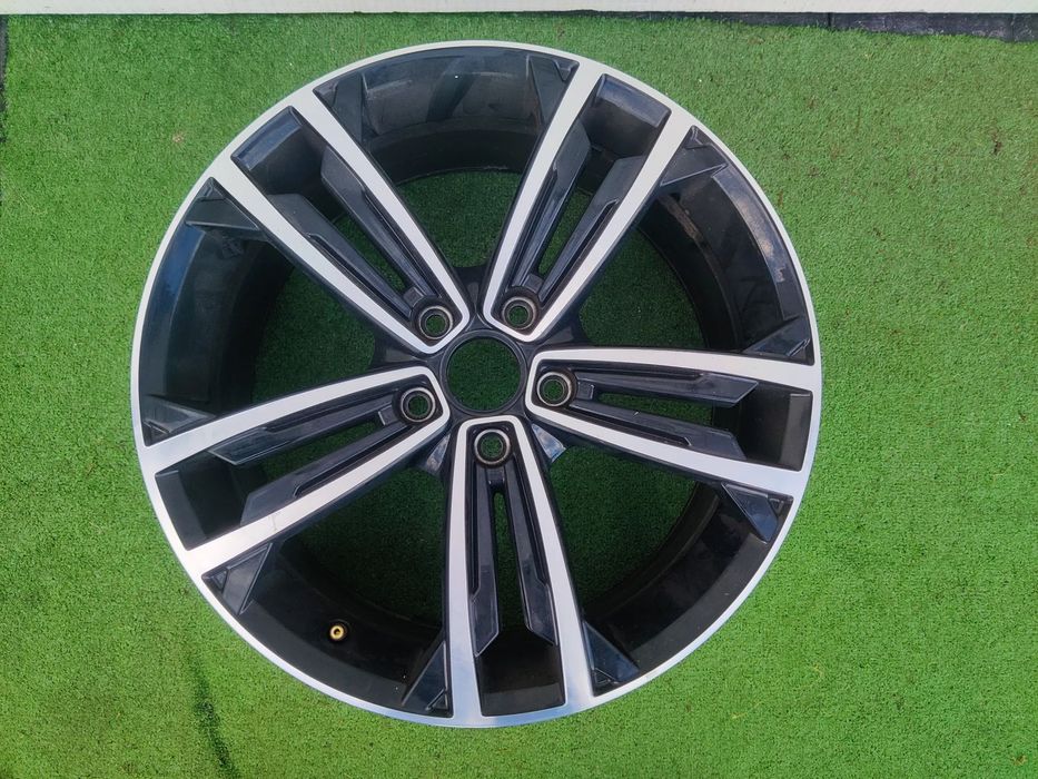 Felga aluminiowa 18 cali Vw Golf 7 5g0601025cm