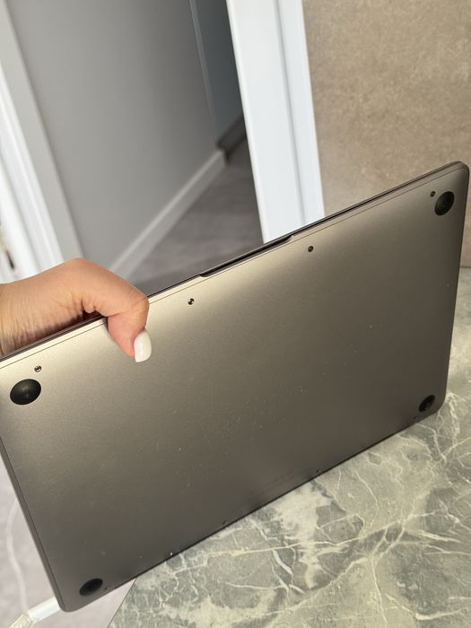 Продам MacBook air 2015