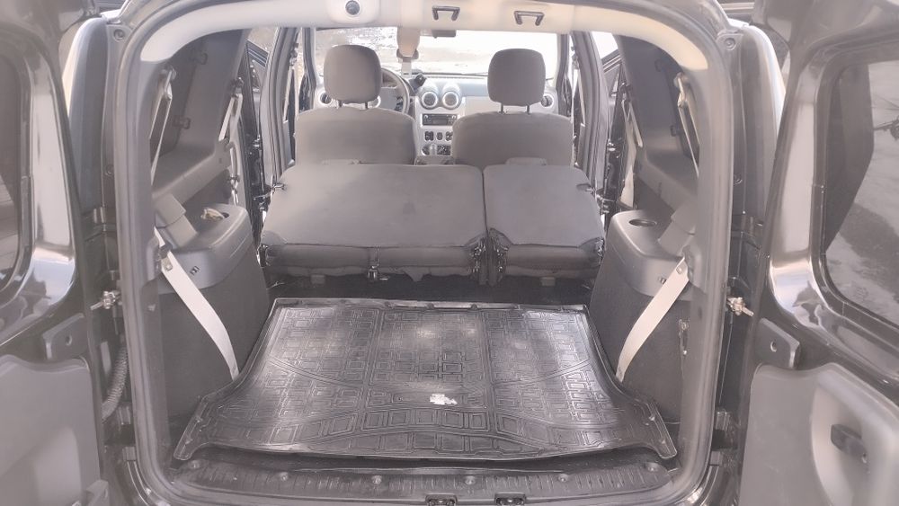 Дача логан мсв семьи мест