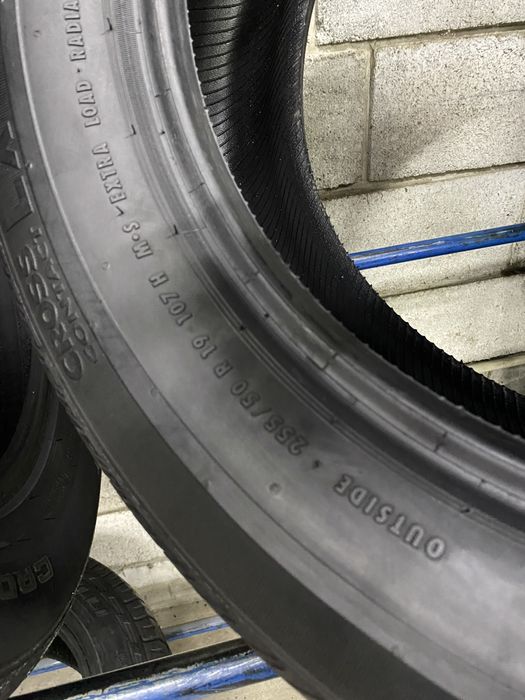 Різноширокі шини 235/55R19 i 255/50R19 CONTINENTAL
