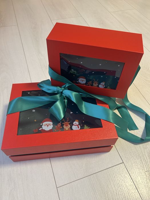 Коробки новорічні подарункові бокси