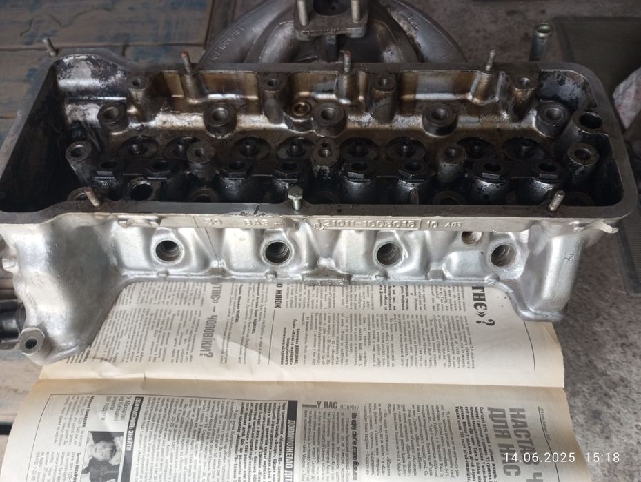 Головка двигателя ,,ВАЗ"