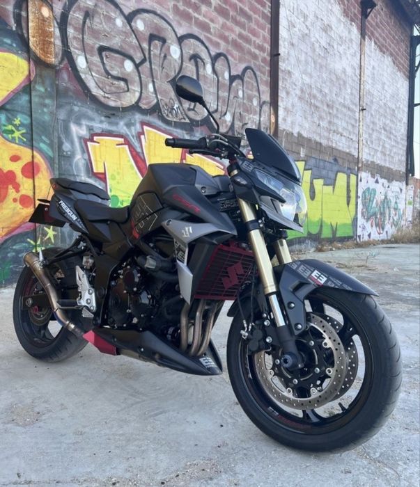 Susuki Gsr 750 freegun edição limitada